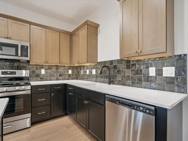 586 Maclan Circle, Iowa City, IA 52246