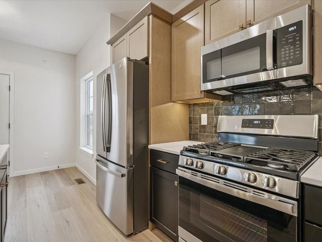 586 Maclan Circle, Iowa City, IA 52246