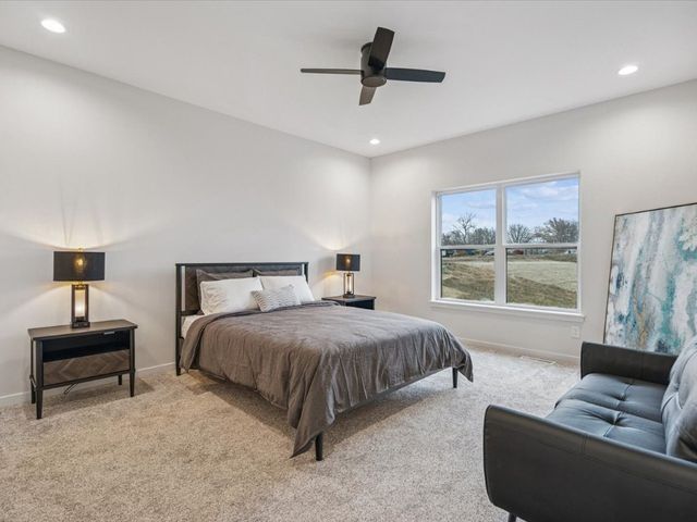 586 Maclan Circle, Iowa City, IA 52246