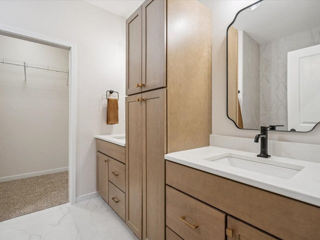 586 Maclan Circle, Iowa City, IA 52246