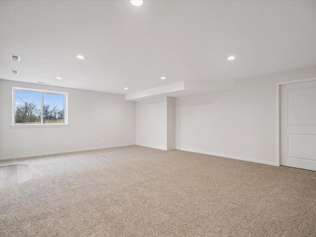 586 Maclan Circle, Iowa City, IA 52246