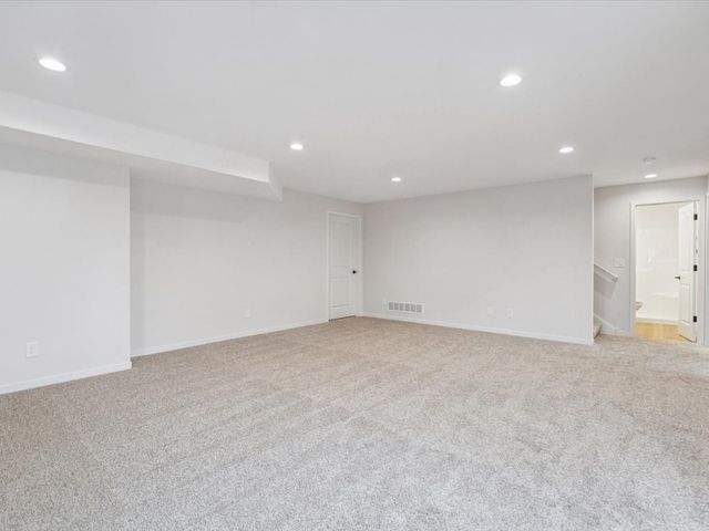 586 Maclan Circle, Iowa City, IA 52246