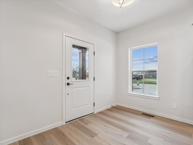 586 Maclan Circle, Iowa City, IA 52246