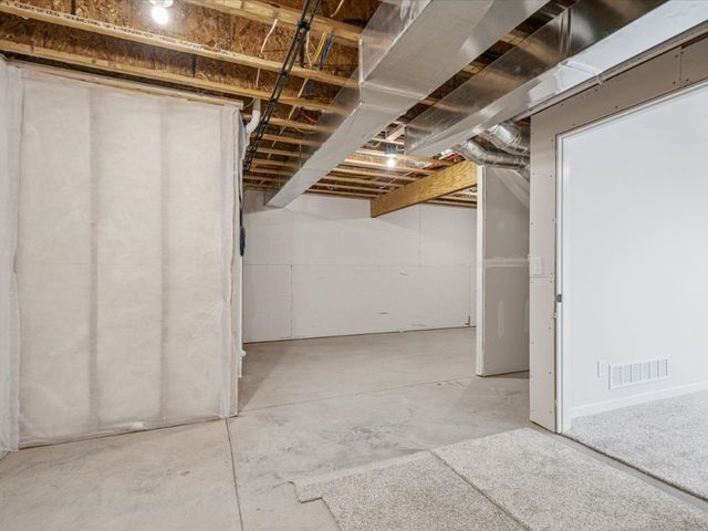 586 Maclan Circle, Iowa City, IA 52246