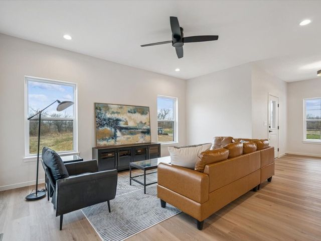 586 Maclan Circle, Iowa City, IA 52246