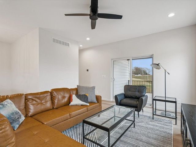 586 Maclan Circle, Iowa City, IA 52246