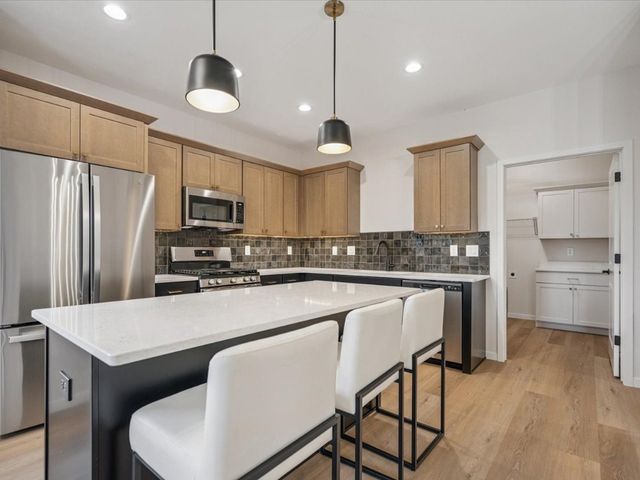 586 Maclan Circle, Iowa City, IA 52246