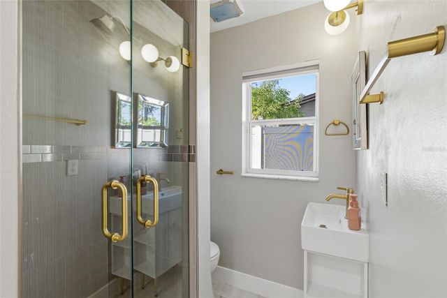 7904 N WOODLYNNE AVENUE, Tampa, FL 33614