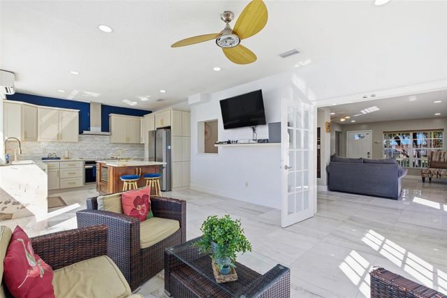 7904 N WOODLYNNE AVENUE, Tampa, FL 33614