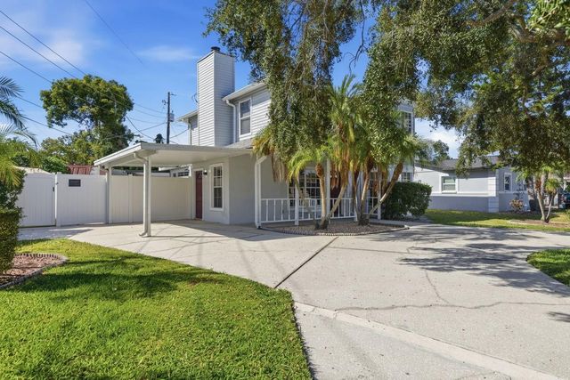 7904 N WOODLYNNE AVENUE, Tampa, FL 33614