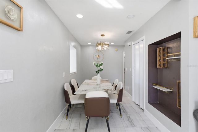 7904 N WOODLYNNE AVENUE, Tampa, FL 33614