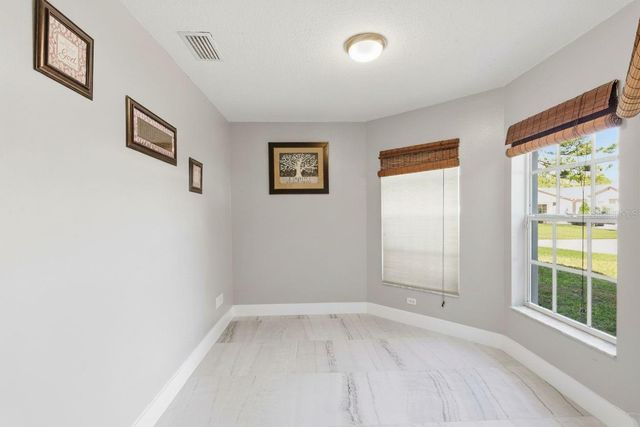 7904 N WOODLYNNE AVENUE, Tampa, FL 33614