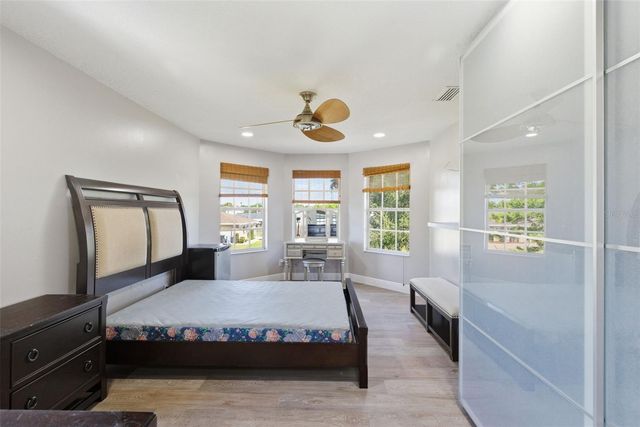 7904 N WOODLYNNE AVENUE, Tampa, FL 33614