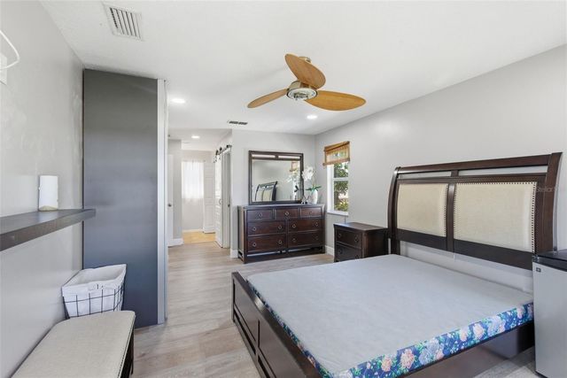 7904 N WOODLYNNE AVENUE, Tampa, FL 33614