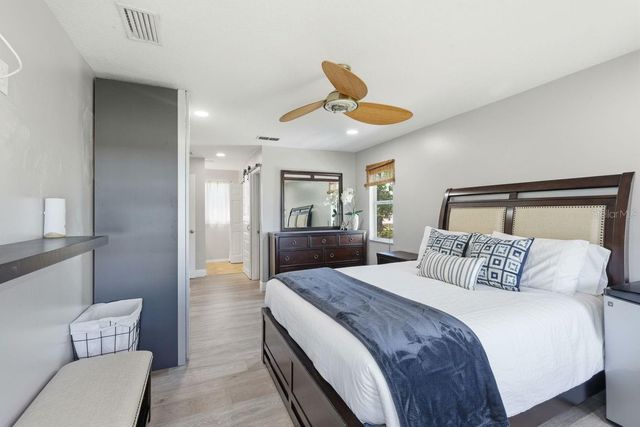 7904 N WOODLYNNE AVENUE, Tampa, FL 33614