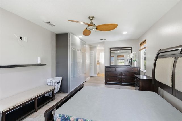 7904 N WOODLYNNE AVENUE, Tampa, FL 33614