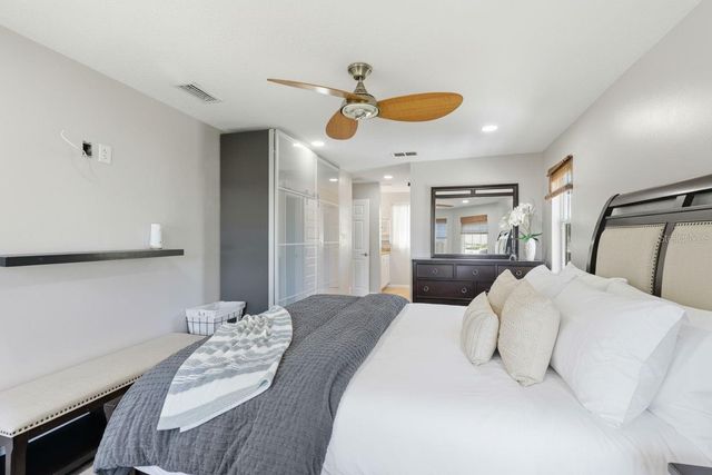 7904 N WOODLYNNE AVENUE, Tampa, FL 33614