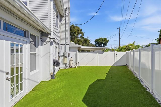 7904 N WOODLYNNE AVENUE, Tampa, FL 33614