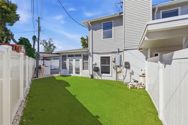 7904 N WOODLYNNE AVENUE, Tampa, FL 33614