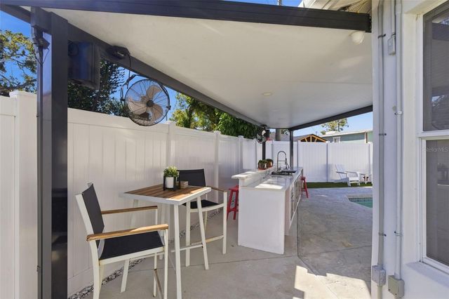 7904 N WOODLYNNE AVENUE, Tampa, FL 33614