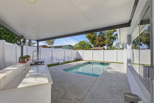 7904 N WOODLYNNE AVENUE, Tampa, FL 33614