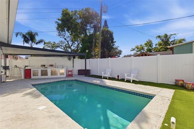 7904 N WOODLYNNE AVENUE, Tampa, FL 33614