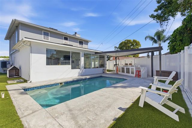 7904 N WOODLYNNE AVENUE, Tampa, FL 33614