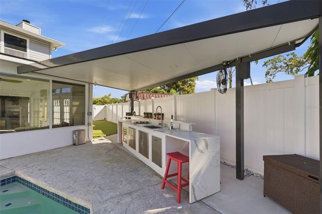 7904 N WOODLYNNE AVENUE, Tampa, FL 33614