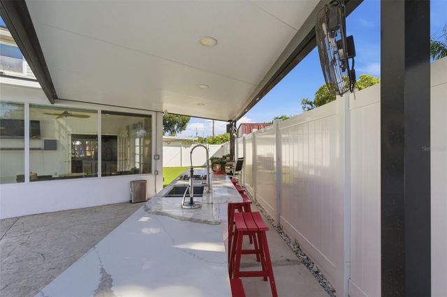 7904 N WOODLYNNE AVENUE, Tampa, FL 33614