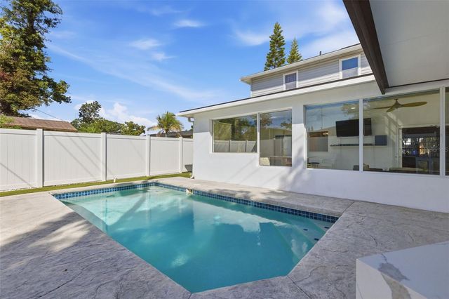 7904 N WOODLYNNE AVENUE, Tampa, FL 33614