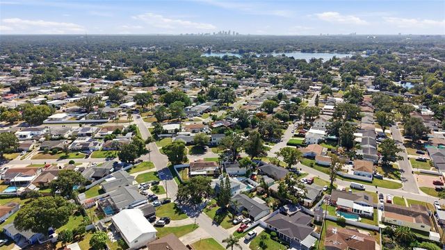 7904 N WOODLYNNE AVENUE, Tampa, FL 33614