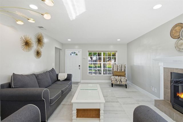 7904 N WOODLYNNE AVENUE, Tampa, FL 33614