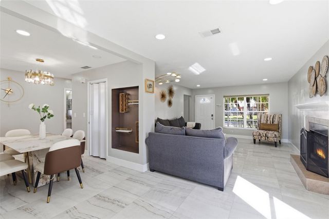 7904 N WOODLYNNE AVENUE, Tampa, FL 33614