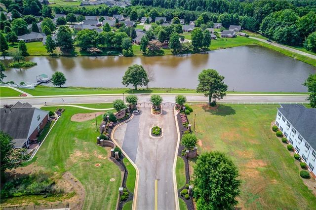 69 Clubhouse Drive, Jefferson, GA 30549
