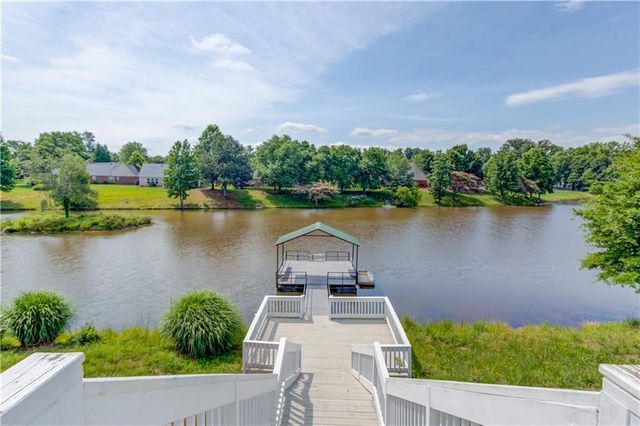 69 Clubhouse Drive, Jefferson, GA 30549