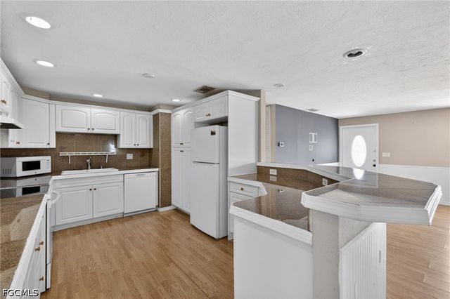2623 NE 22nd AVE, Cape Coral, FL 33909