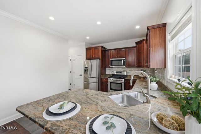 116 Mary Anne Keys Lane, Johnson City, TN 37601