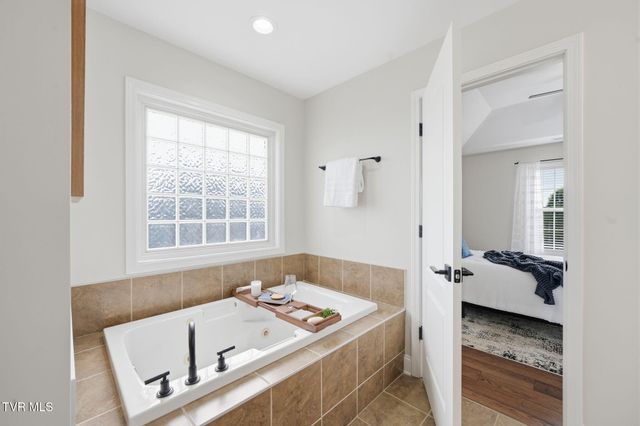 116 Mary Anne Keys Lane, Johnson City, TN 37601