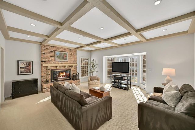 2305 W County Line ROAD, Milwaukee, WI 53217