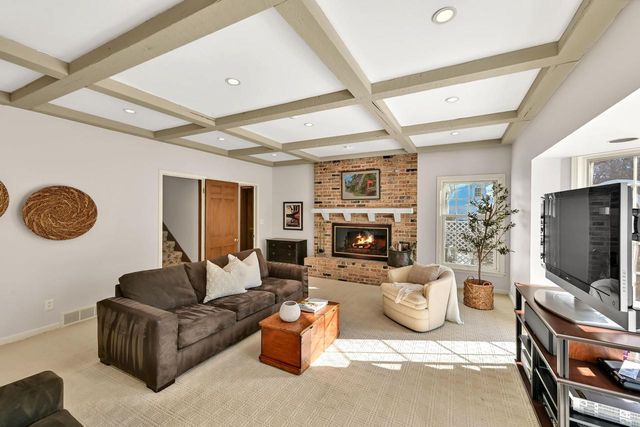 2305 W County Line ROAD, Milwaukee, WI 53217