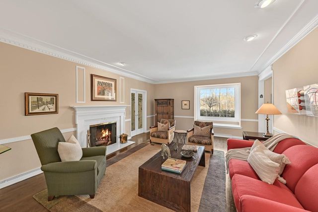 2305 W County Line ROAD, Milwaukee, WI 53217