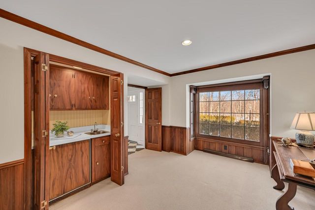 2305 W County Line ROAD, Milwaukee, WI 53217