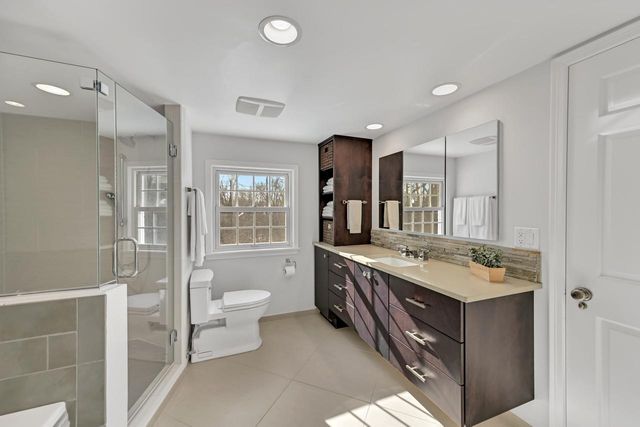 2305 W County Line ROAD, Milwaukee, WI 53217