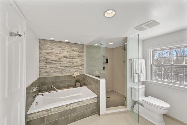 2305 W County Line ROAD, Milwaukee, WI 53217