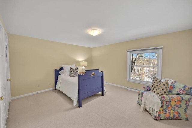 2305 W County Line ROAD, Milwaukee, WI 53217