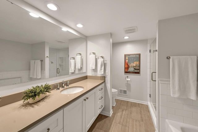 2305 W County Line ROAD, Milwaukee, WI 53217