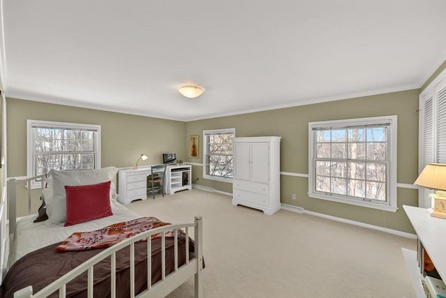 2305 W County Line ROAD, Milwaukee, WI 53217