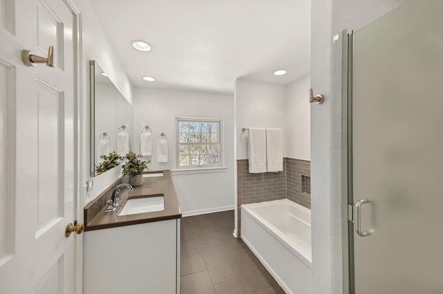 2305 W County Line ROAD, Milwaukee, WI 53217