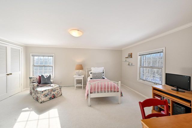 2305 W County Line ROAD, Milwaukee, WI 53217