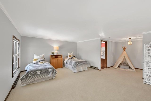 2305 W County Line ROAD, Milwaukee, WI 53217